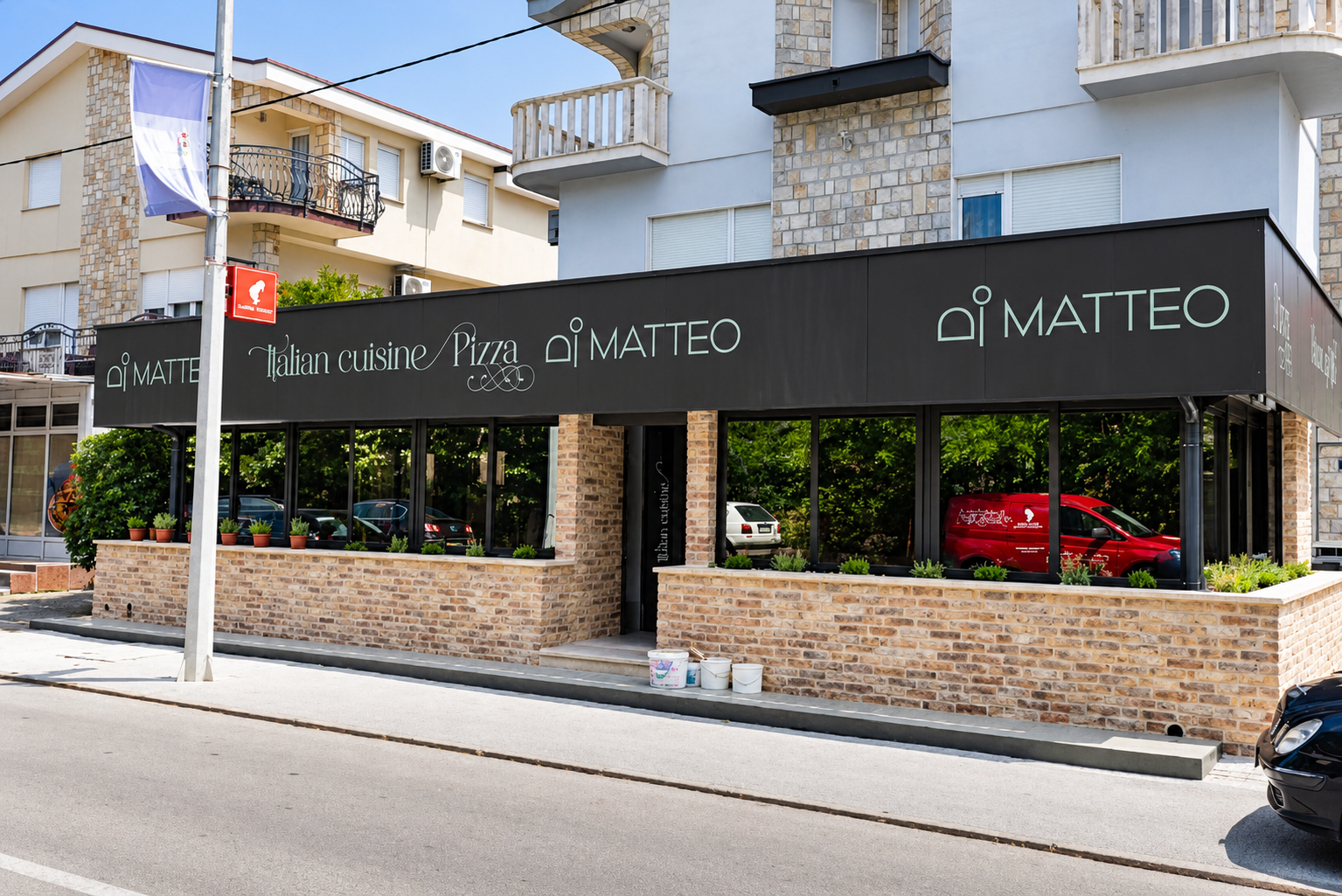 Fasada Pizzerije di Matteo — Italian cuisine Pizza, izlog i terasa